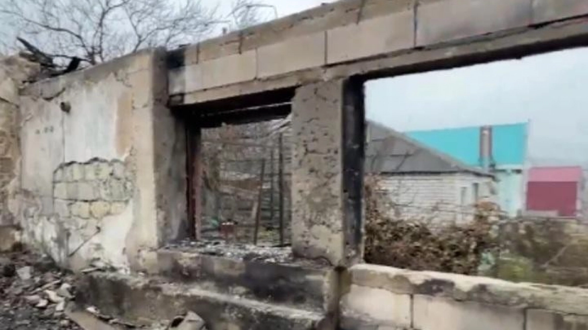 «Отстроим в кратчайшие сроки»: в Новороссийске приступили к восстановлению дома, разрушенного при атаке БПЛА