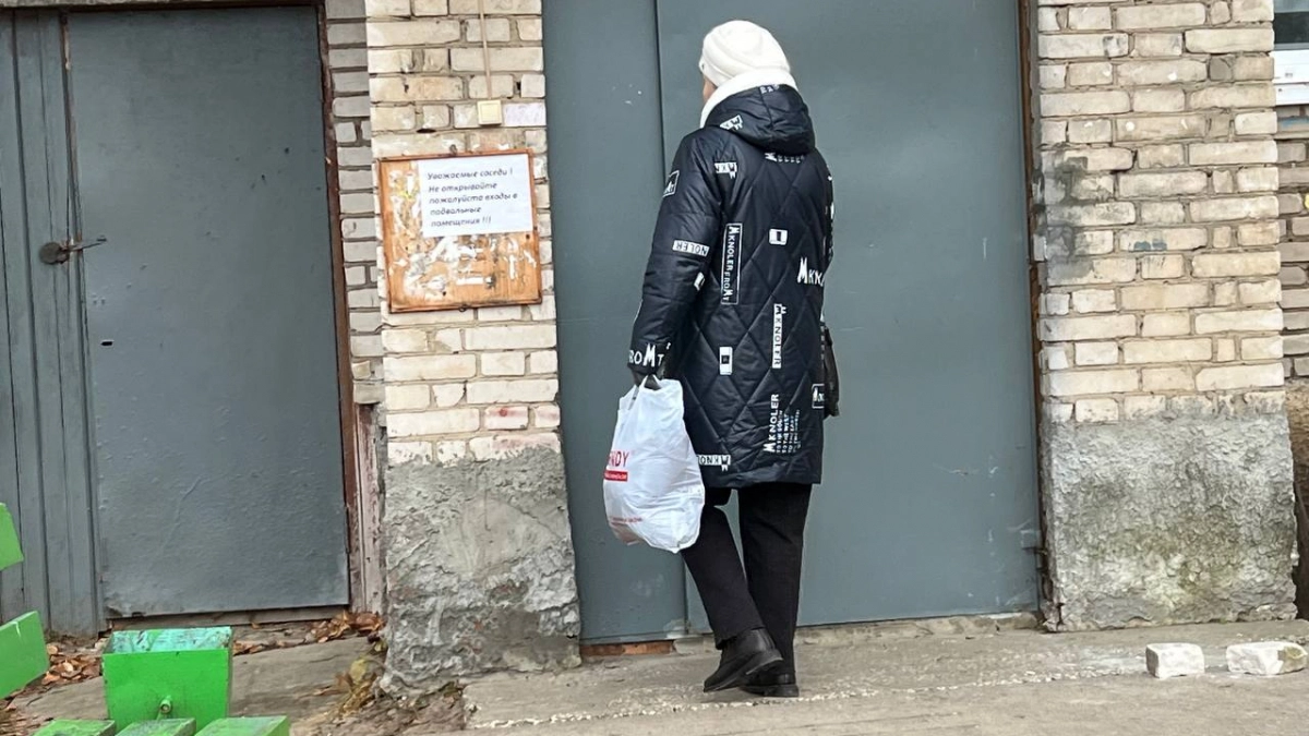 Сбербанк меняет правила для пенсионеров с 1 апреля: кому нужно срочно перевыпустить карту