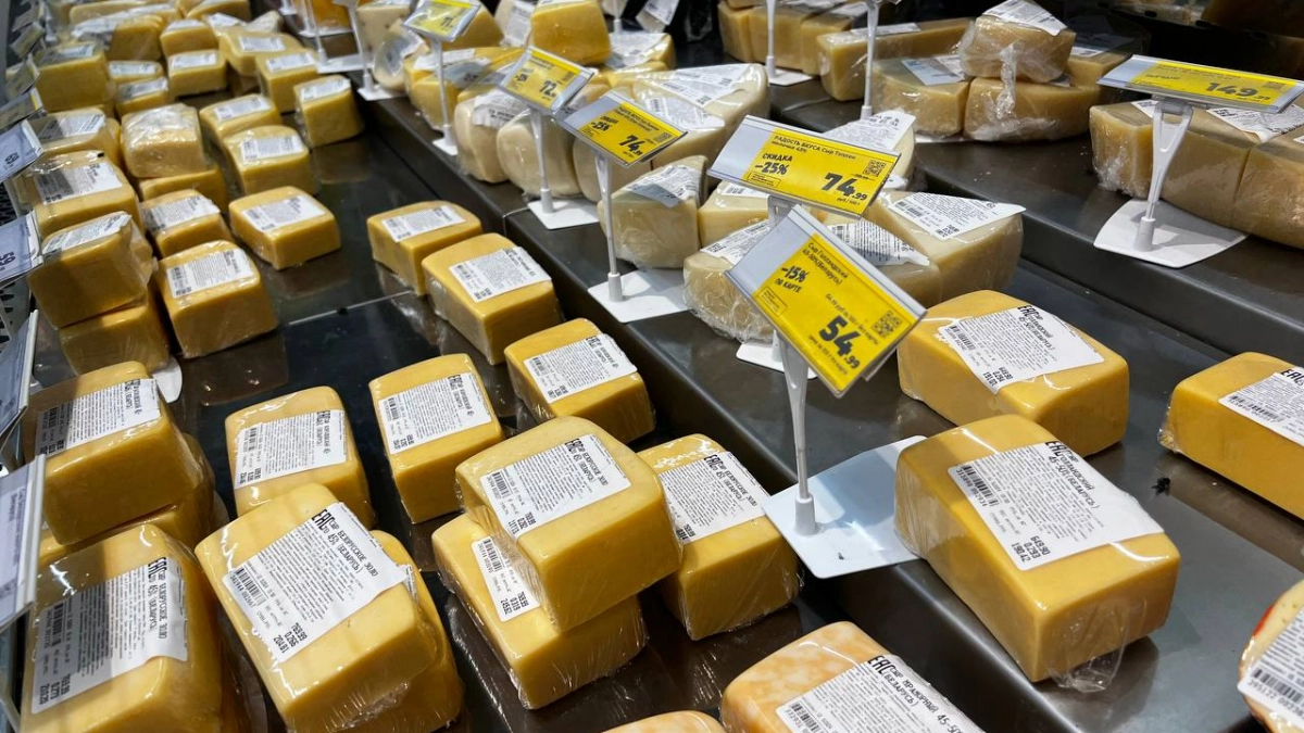 Не ведитесь на красивые этикетки: эти бренды сыра лучше не брать — в составе сплошные растительные жиры