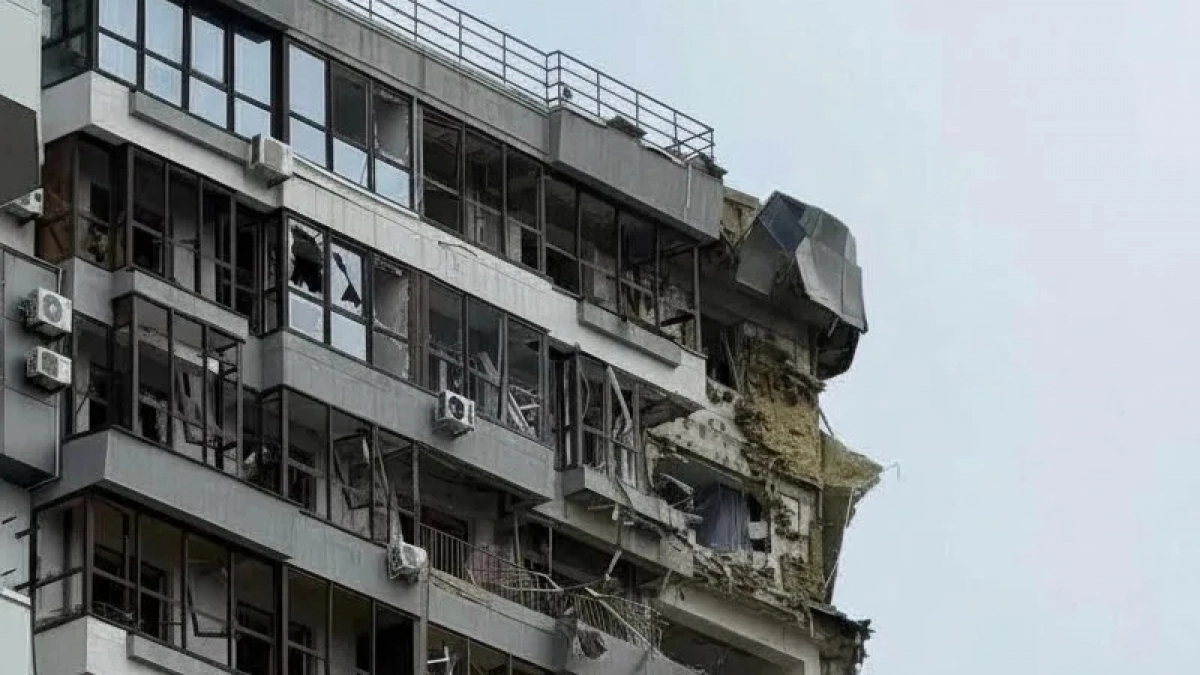 Разрушенные дома и сгоревшие автомобили: как выглядит Новороссийск после жуткой ночи – фотоподборка с улиц города  