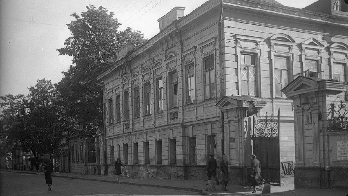 Зачем во время Великой Отечественной в Новороссийске на окна клеили кресты: актуальный лайфхак  