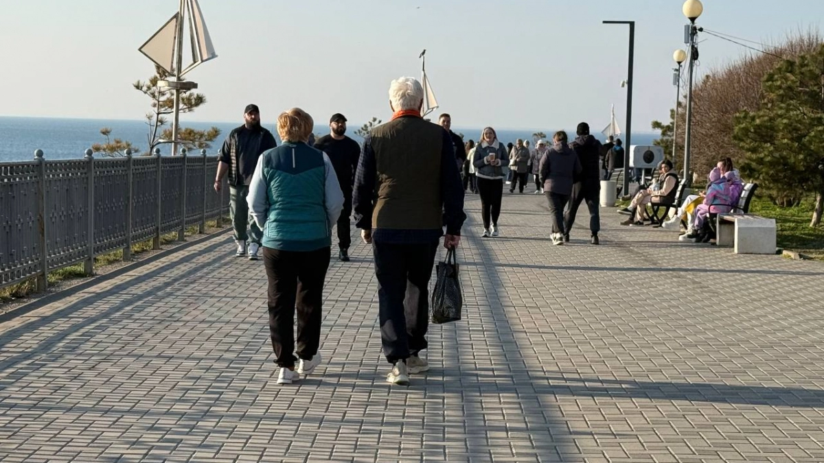 Пожилые люди отдают жильё родственникам: почему они так торопятся