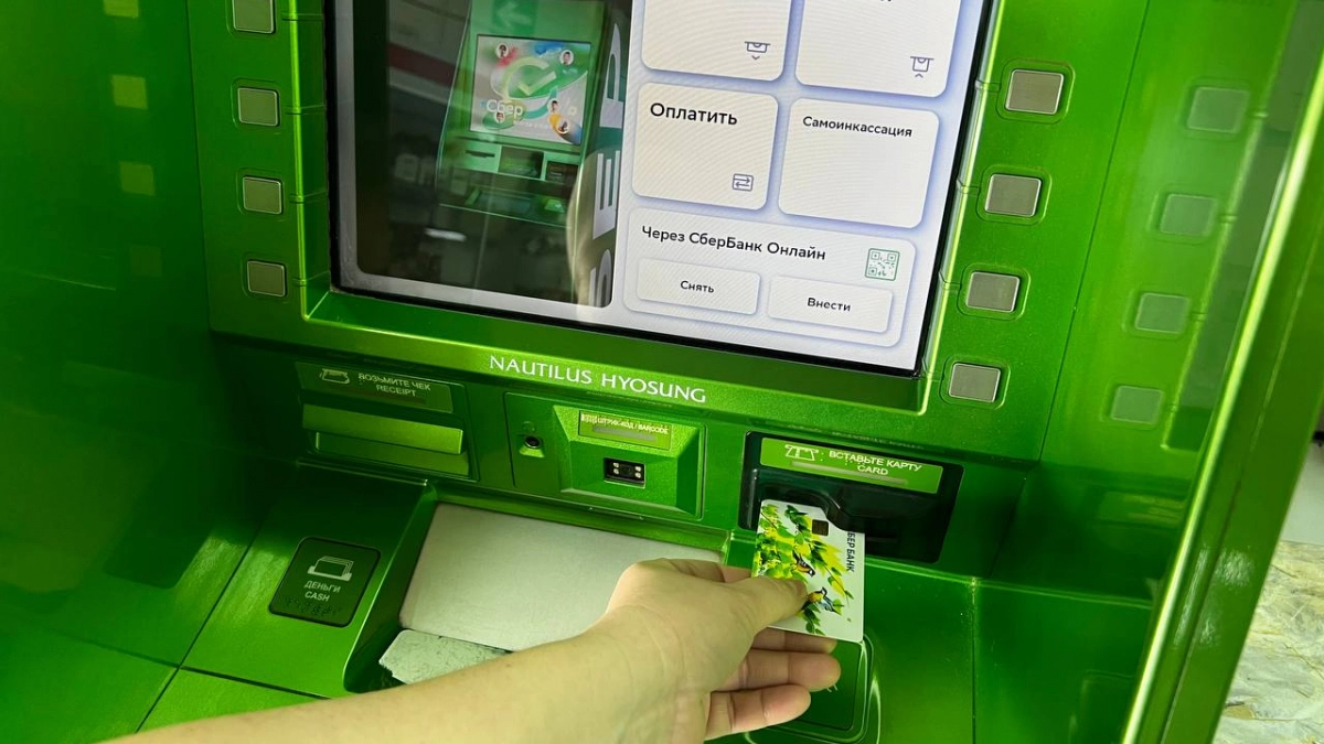 Как переводить деньги на карту, чтобы не заблокировали счёт: 3 правила от юристов