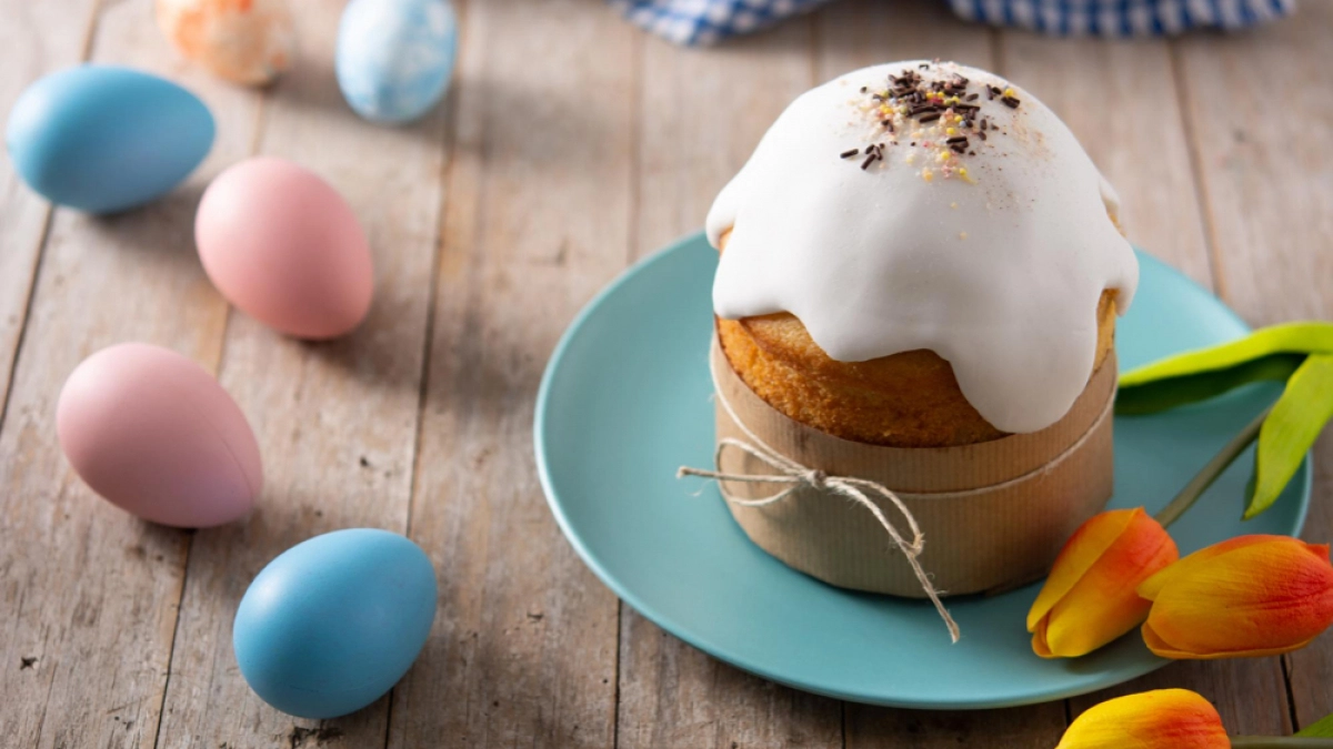 Никакого миксера и ни одной трещины: идеальная глазурь для куличей из сгущёнки и лимона