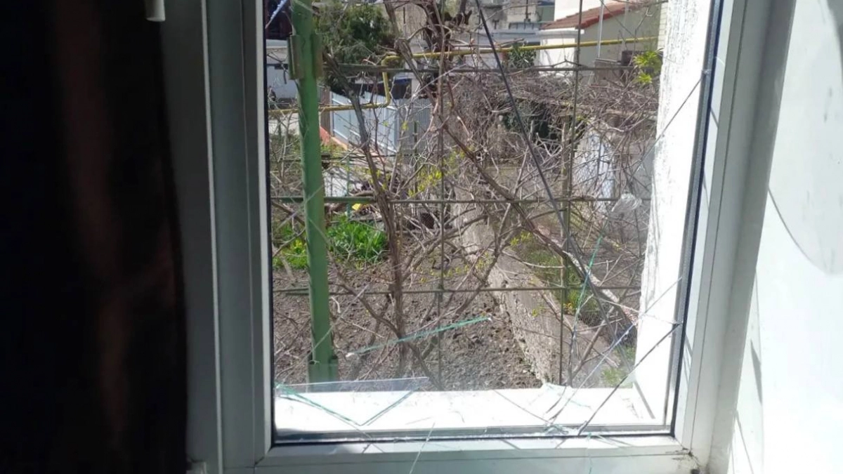 Во время ночной атаки на Новороссийск повреждены дома и склад