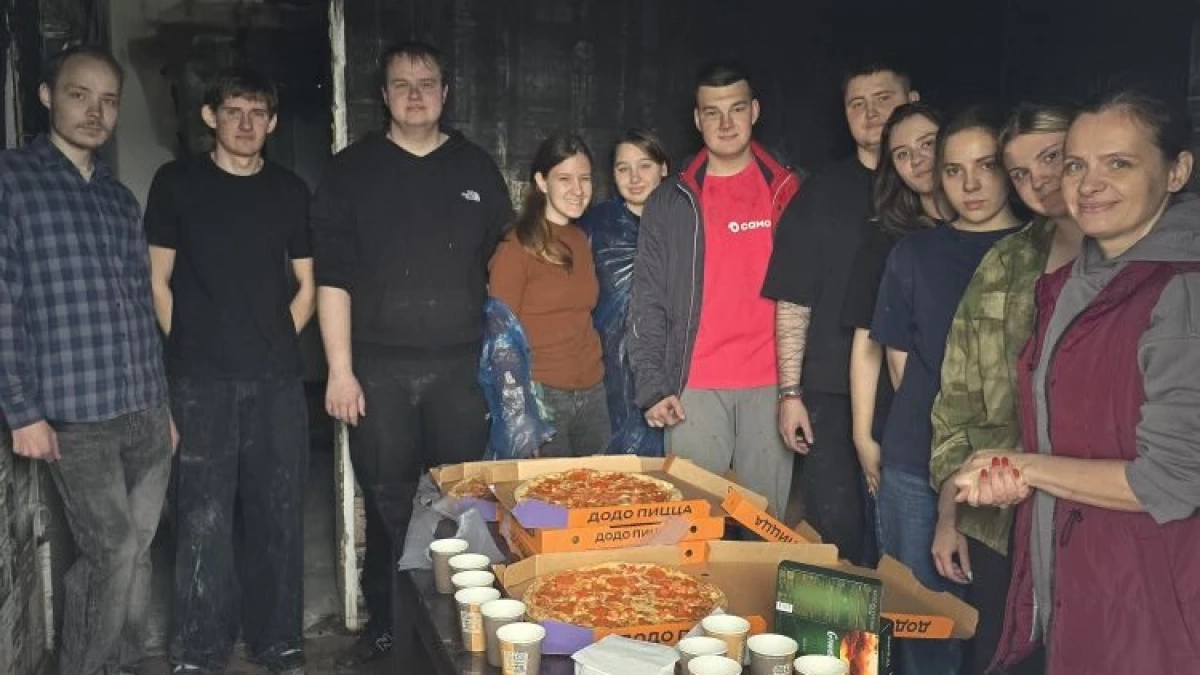 В Новороссийске волонтеры-студенты за день отмыли жилье после прилета дрона