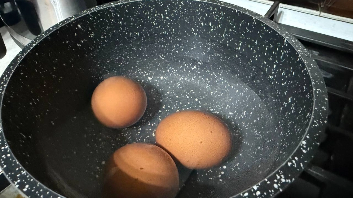 Ледяная вода превращает белок в резину: почему бабушкин метод остужать яйца под краном пора забыть