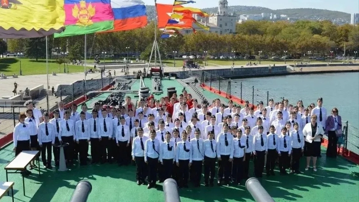 Школу № 16 под Новороссийском обещали сделать кадетской, но обманули надежды детей