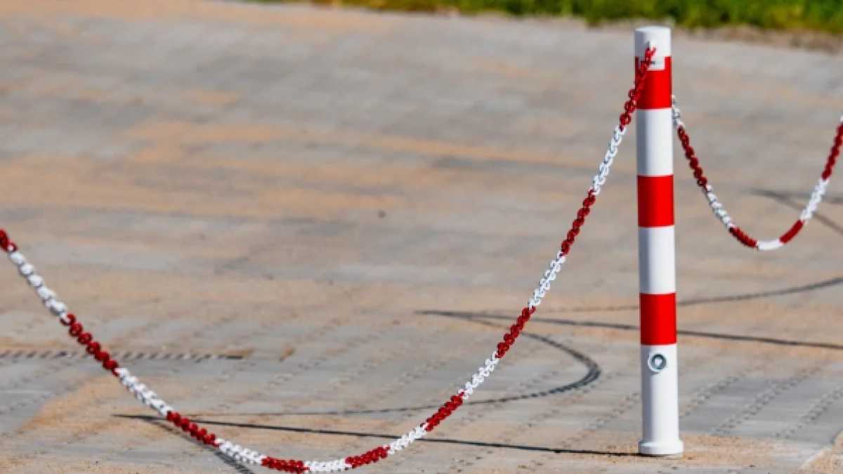 В Новороссийске будут бороться с нерадивыми парковщиками при помощи сигнальных столбиков 