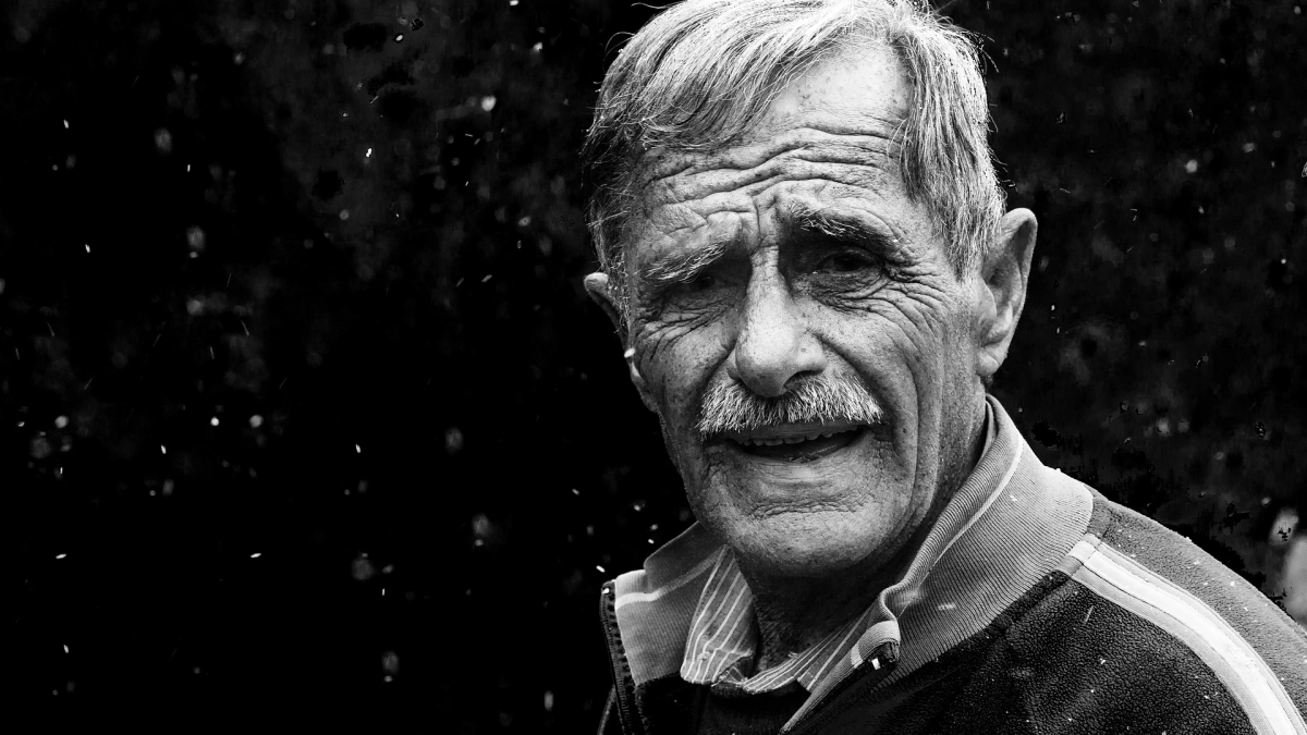 Потеря супруга: что меняется в пенсии, жилье и льготах — инструкция для пережившего