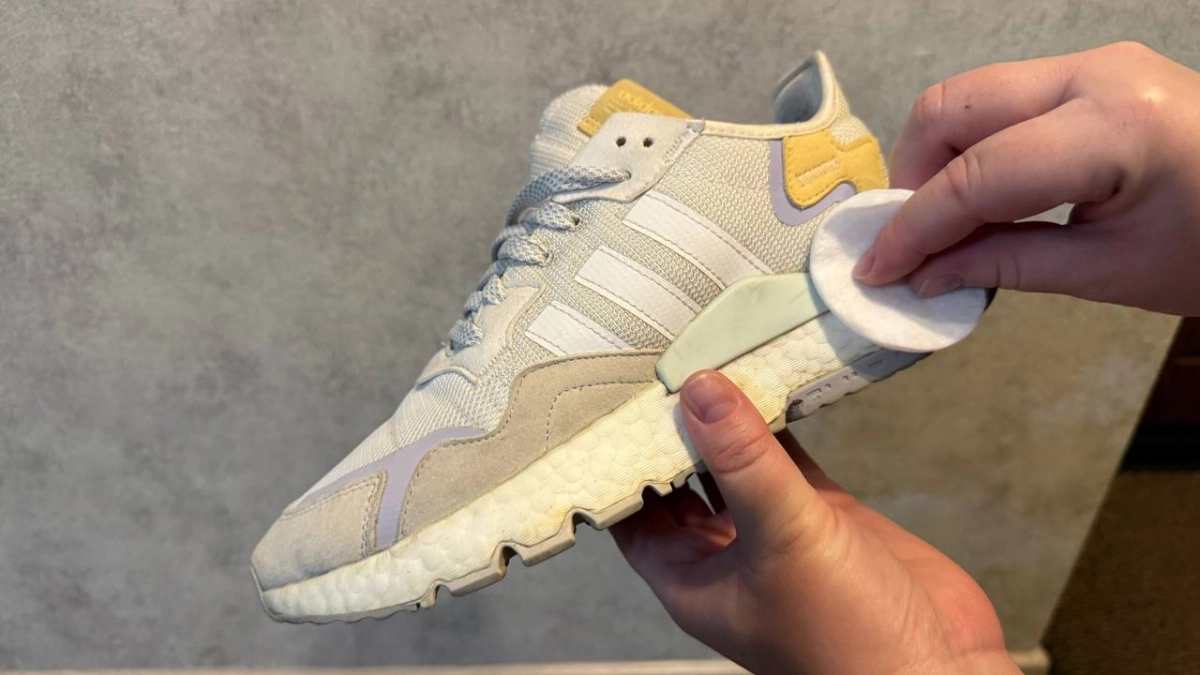 3 капли на ватку — и подошва снова белая: лайфхак, который работает за минуту