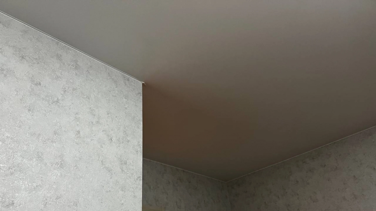 Забудьте о натяжных потолках: 4 стильные альтернативы, которые делают интерьер живым