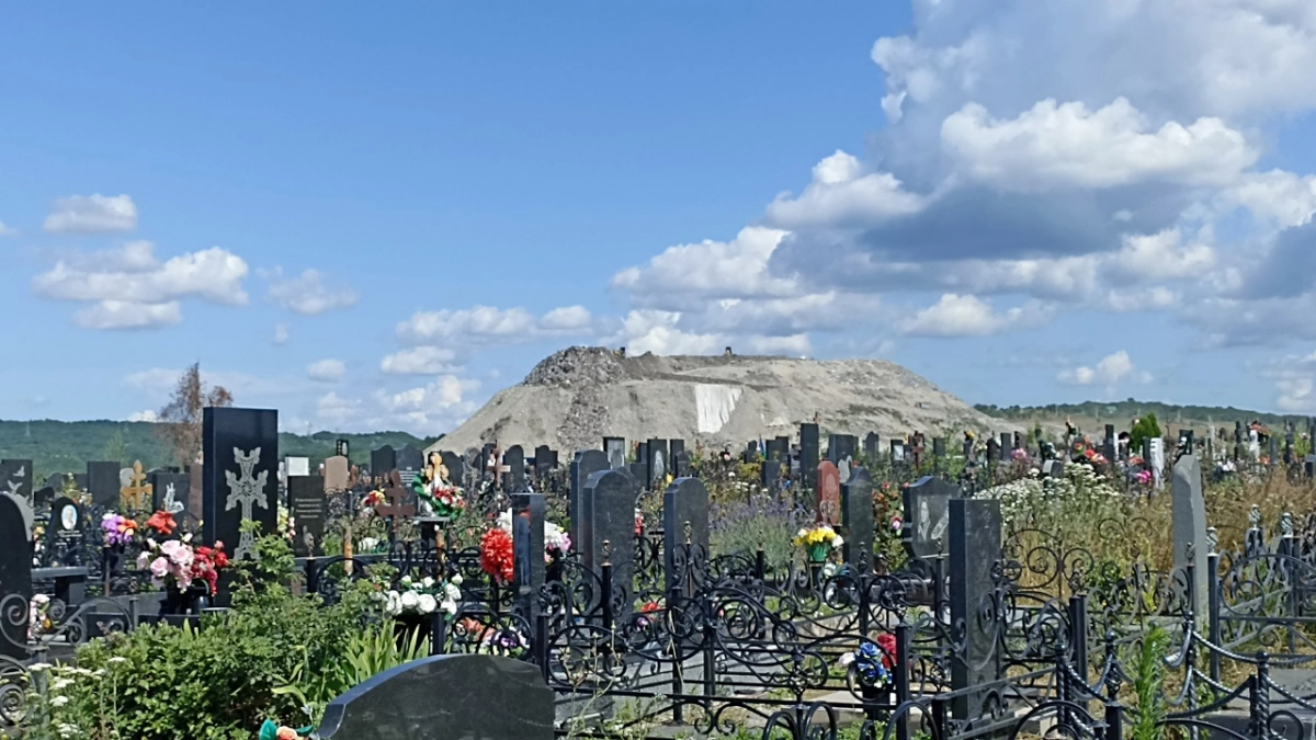 В Новороссийске на Радоницу к кладбищам запустят дополнительные автобусы: расписание транспорта  