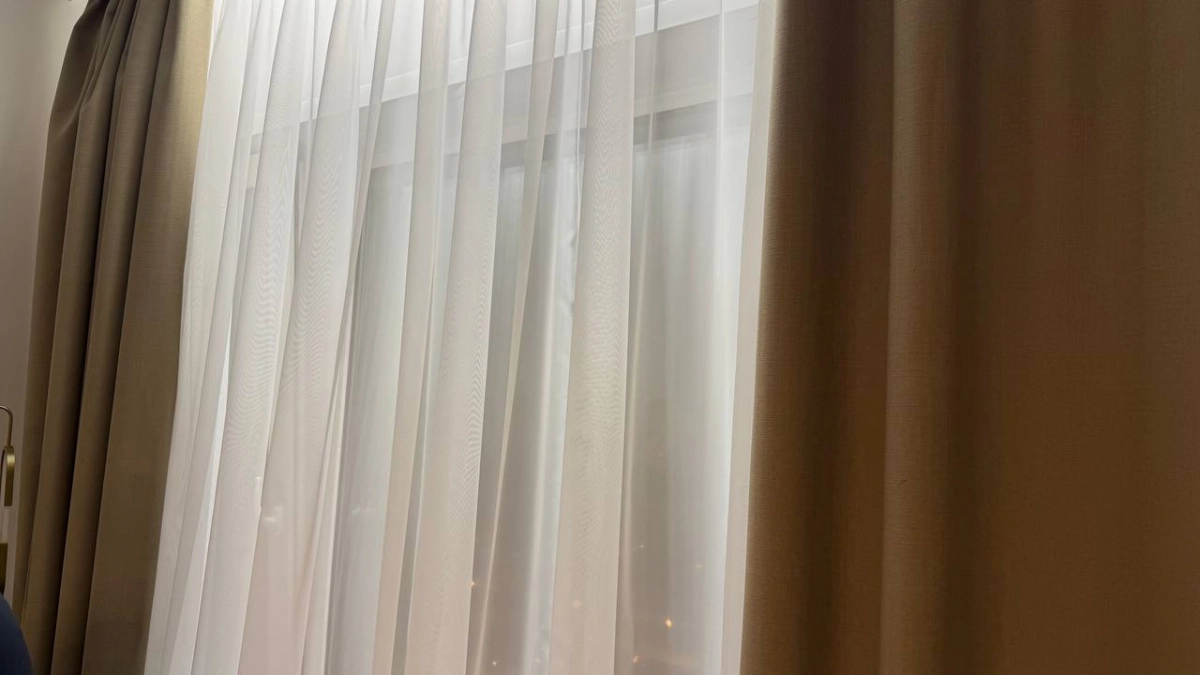 Вешать тюль на окна — колхоз: чем опытные хозяйки заменяют классические шторы в 2026