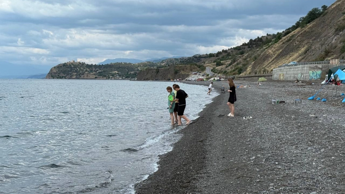 «Злые люди, змеи, грязь и невкусная еда»: опытные туристы делятся своим реальными впечатлением от отдыха в Абхазии – честный отзыв