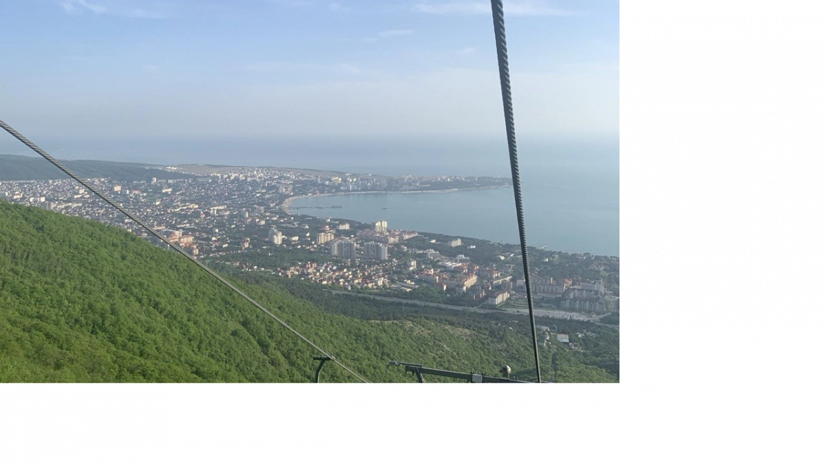 Был дешевым приютом для курортников с раскладушками, а стал заповедником для миллиардеров: что случилось с этим городком на Черном море