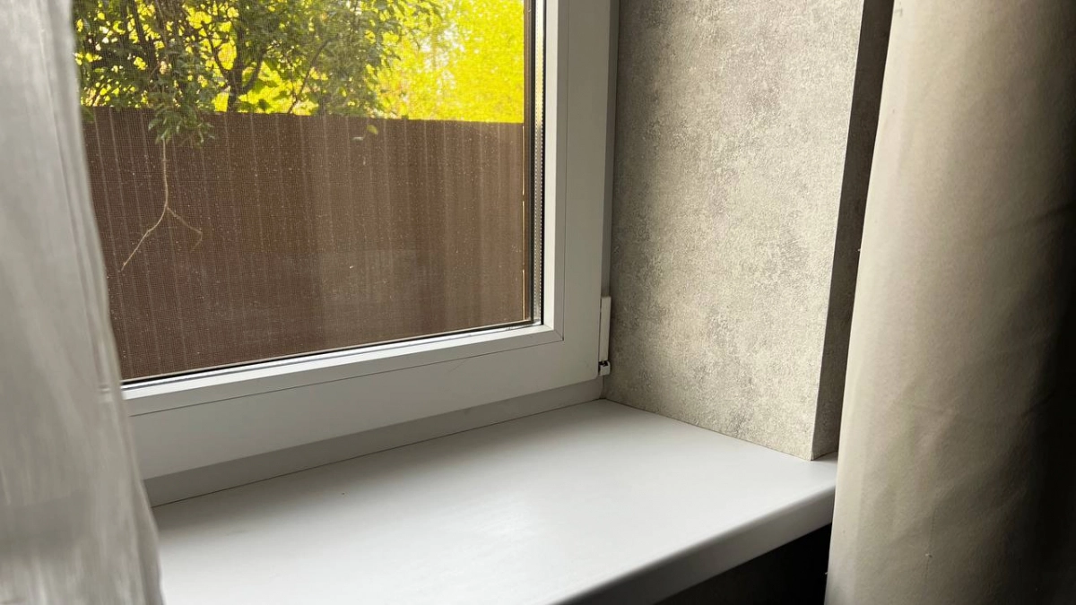 Забудьте про микрофибру: хватаю с полки этот «мусор» и отмываю окна до блеска по наводке бабушки 