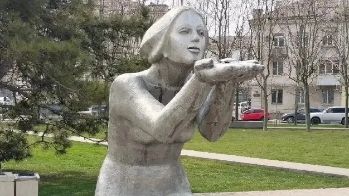 2 миллиона на гранит: в Новороссийске заменят поврежденные плиты на памятниках и других городских достопримечательностях 