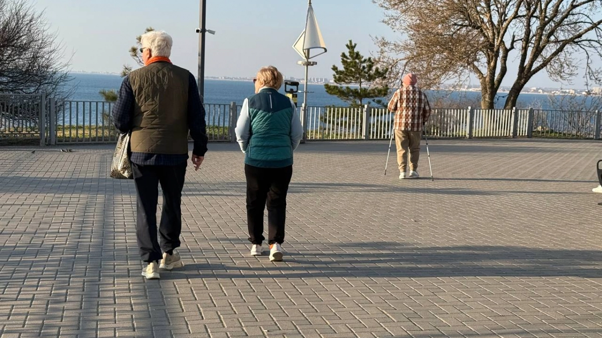 Не Сочи и не Геленджик: пенсионеры толпами переезжают в эти три города Крыма — здесь дешевле и спокойнее