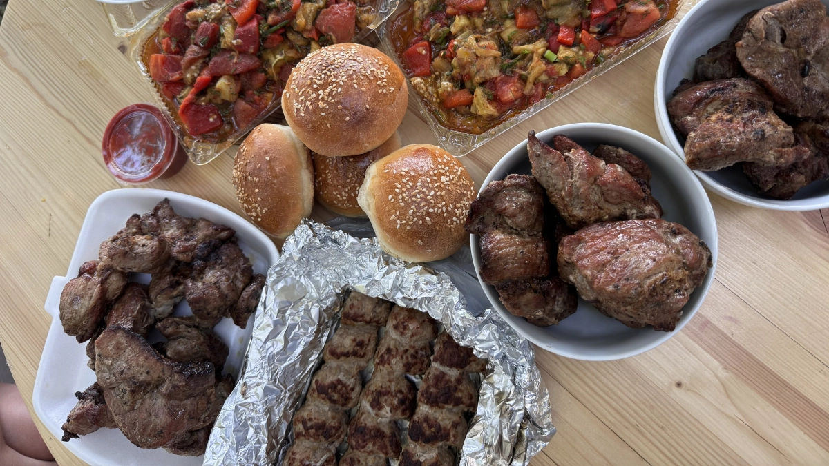 Надоело давиться сухими кусками? Мясники в голос твердят брать на шашлык этот отруб, а не шею