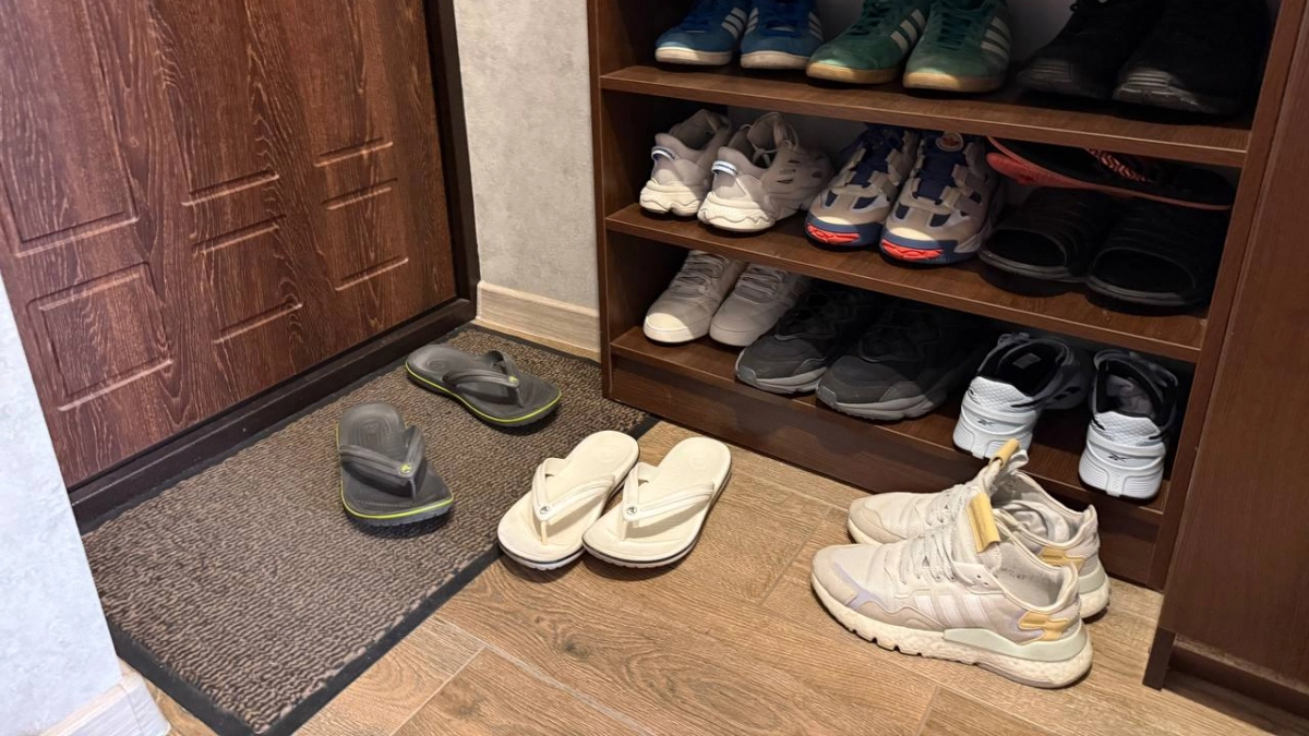 Всего 3 капли в порошок: серые кроссовки становятся белыми, как облако