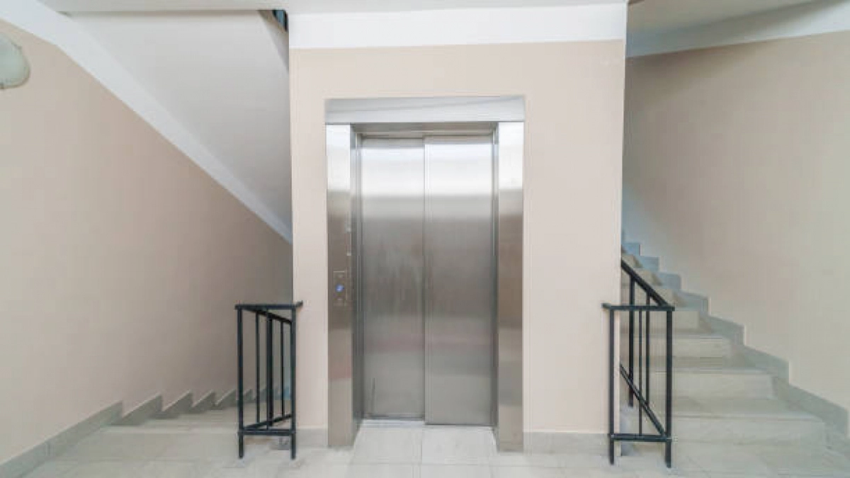 Лифт не работает, а УК молчит: пошаговая инструкция для жителей Новороссийска – как решить проблему 