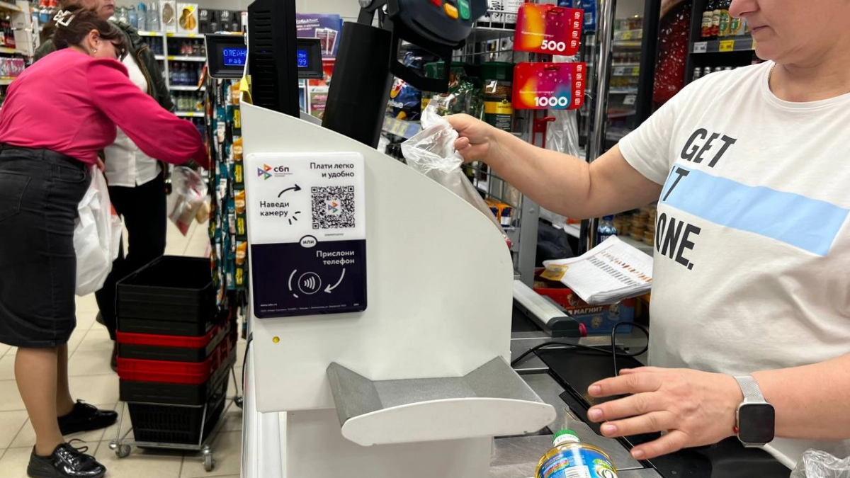 Россияне массово затягивают пояса: что происходит с продуктами