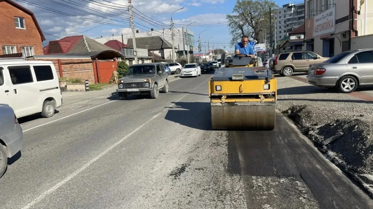 В Новороссийске залатали восемь опасных ям: власти отчитались о проделанной работе