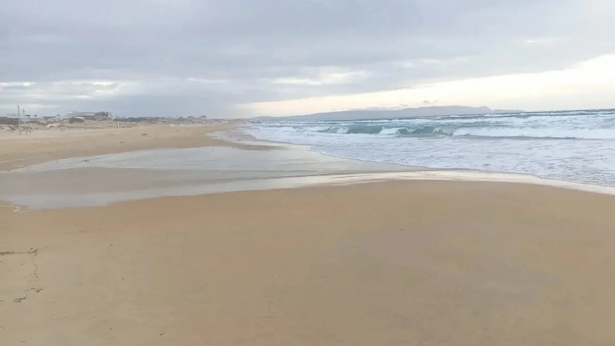 Анапа готовится встречать туристов: на курорте началась отсыпка песка на пляжах 