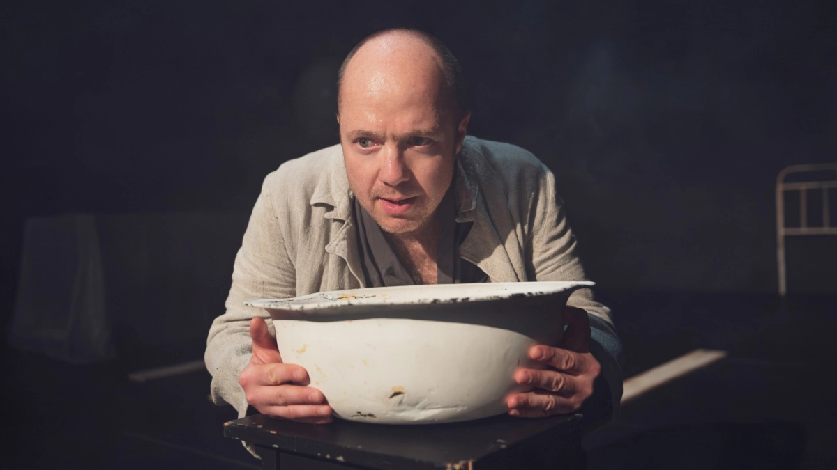 Евгений Стычкин на сцене Театра Старого парк в Кабардинке  