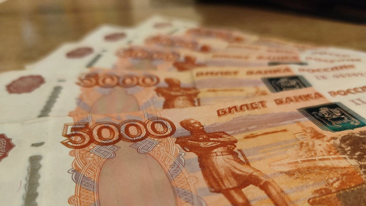 Майские смены: двойная зарплата за праздничные дни