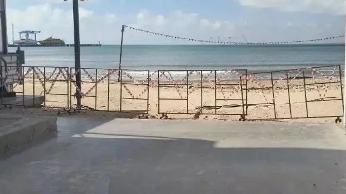 На курорте начали отсыпку: в Анапе огородили 3,5 км пляжа для работ с песком