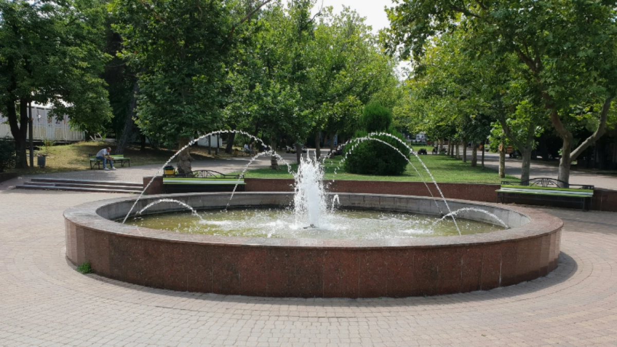 Новороссийцев просят выбрать, что надо благоустроить в первую очередь: парк Ленина, сквер Карла Маркса или аллею на Советов 