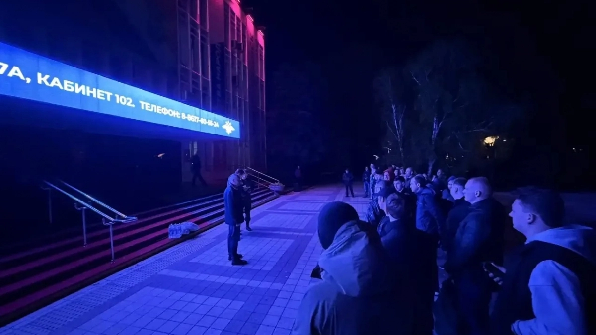 Полсотни новороссийцев поехали в Туапсе убирать мазут