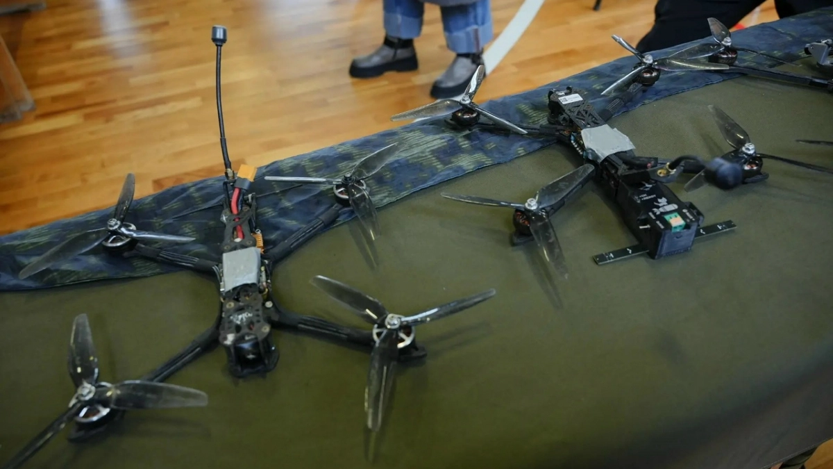 Взлетают юные асы: 400 новороссийских школьников уже осваивают гонки дронов 