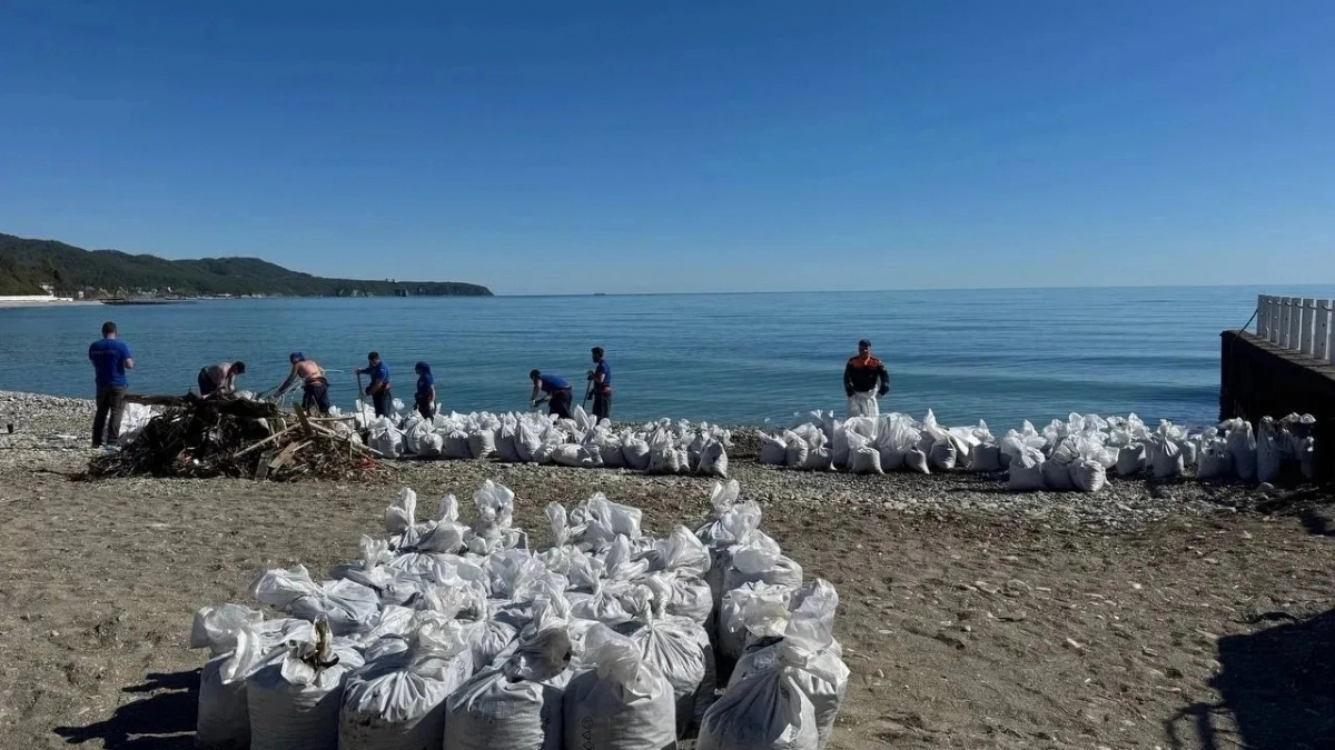 Пожар на нефтеперерабатывающем заводе в Туапсе потушен 