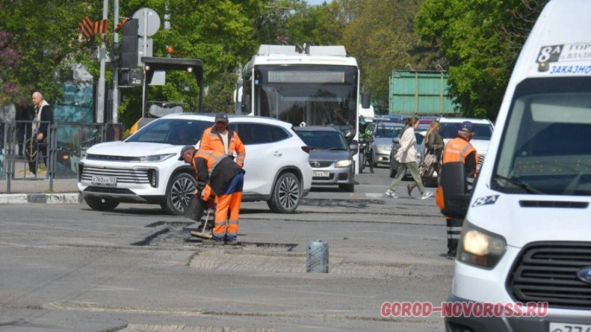 Новороссийцы застряли в пробках из-за ремонта дорог