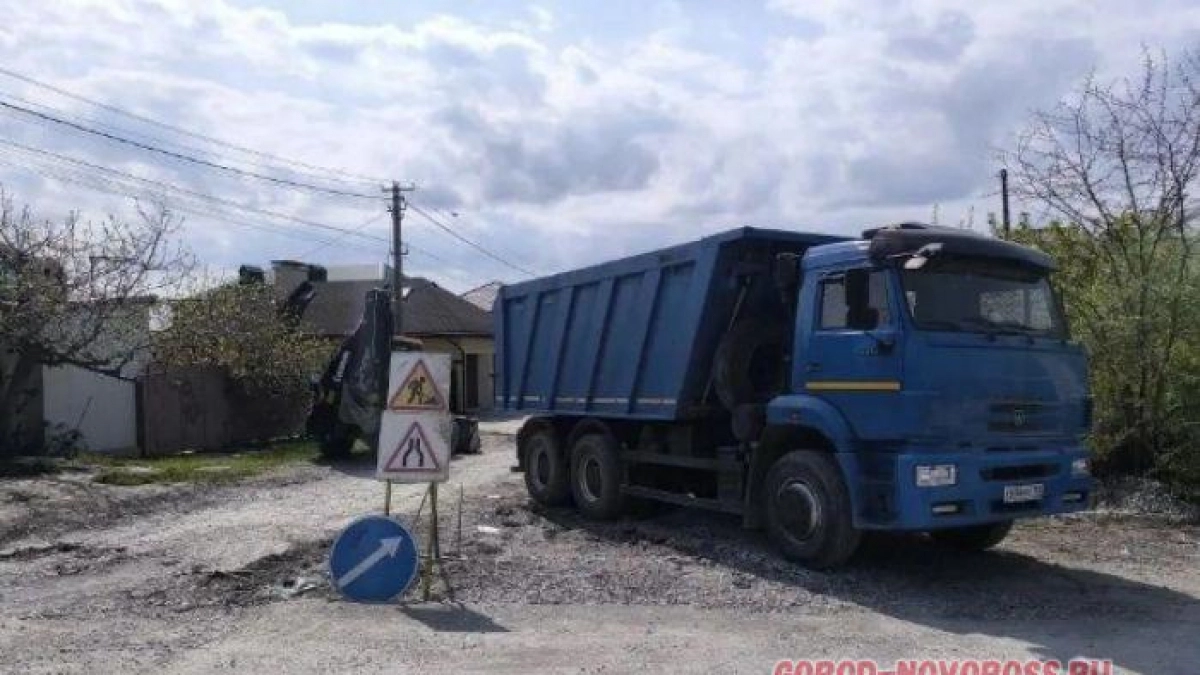 Дорожный коллапс: ремонт дороги в Мысхако оставил жителей без выезда из собственных домов