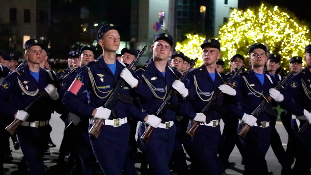 В Новороссийске сегодня снова перекроют дорогу – в городе пройдет финальная репетиция парада Победы 