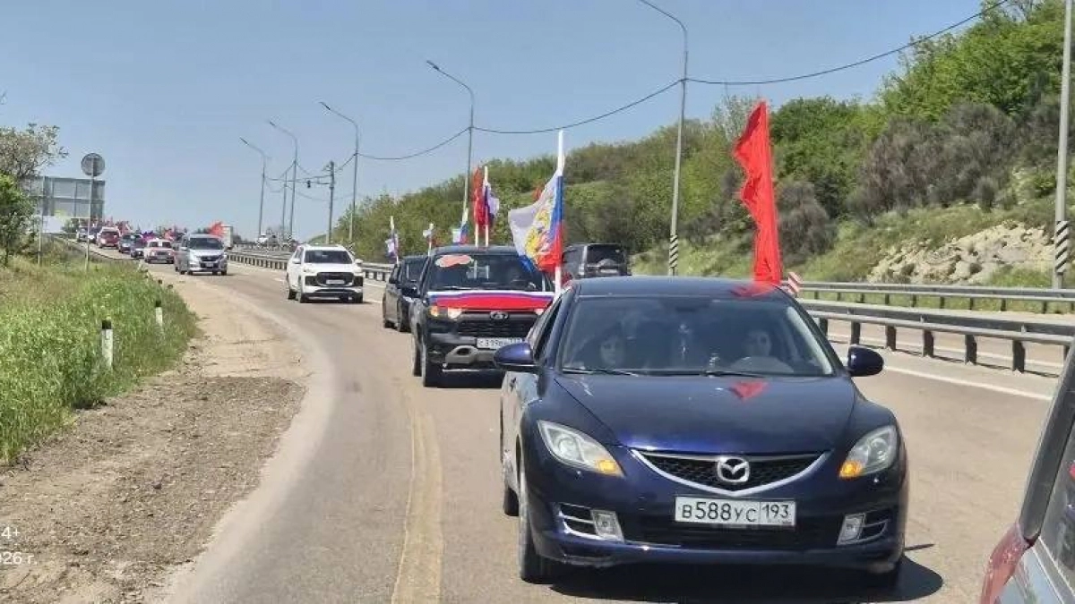 «Бессмертный автополк»: под Новороссийском прошел масштабный автопробег 