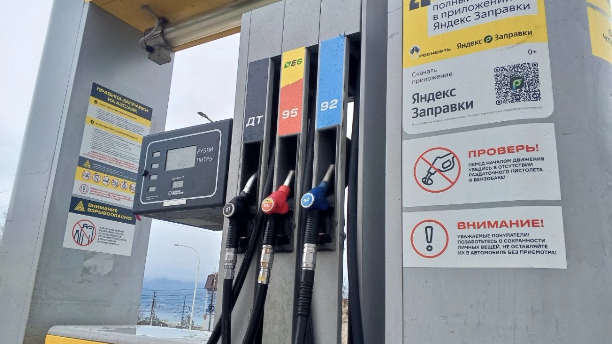 Автоэксперт рассказал, как сократить расход бензина почти вдвое