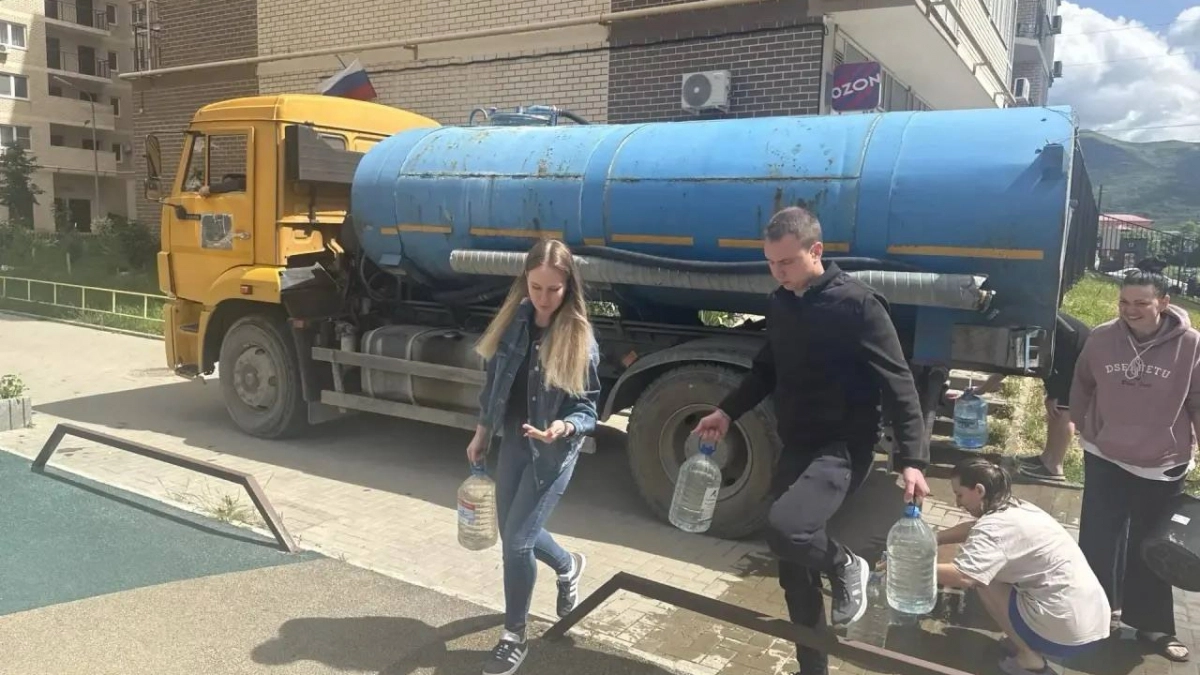 Воду обещали, но не дали: в Новороссийске после ремонта водовода часть города осталась с сухими кранами
