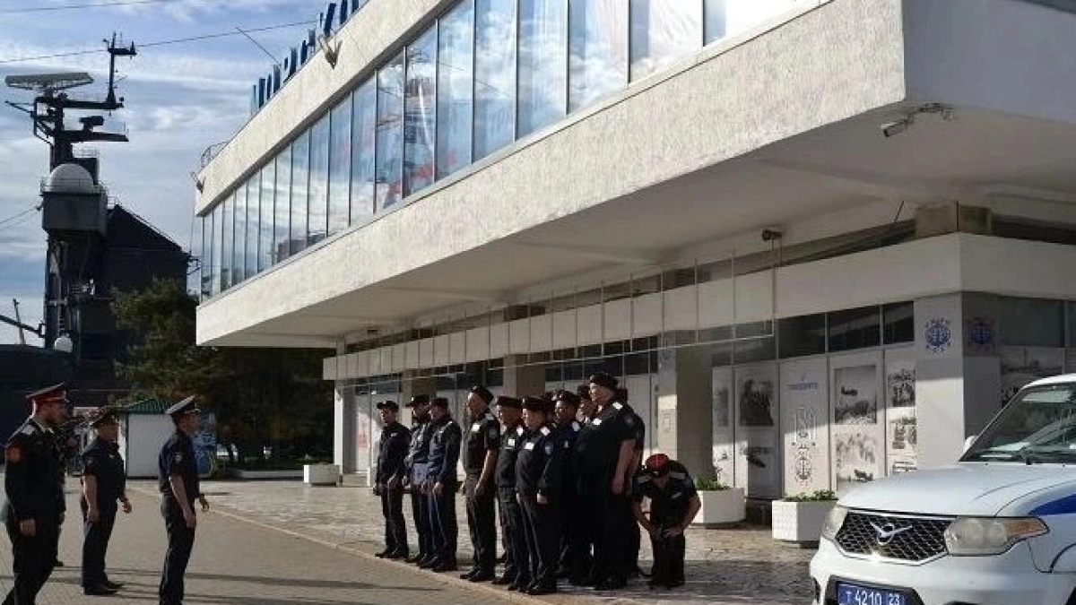 «Tourist Police»: следить за порядком на набережной Новороссийска будут казаки и полицейские, владеющие иностранными языками 