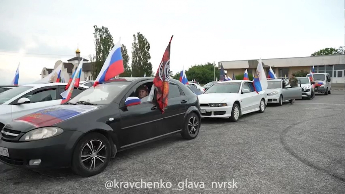 В Новороссийске прошёл праздничный автопробег «Дорога памяти» ко Дню России