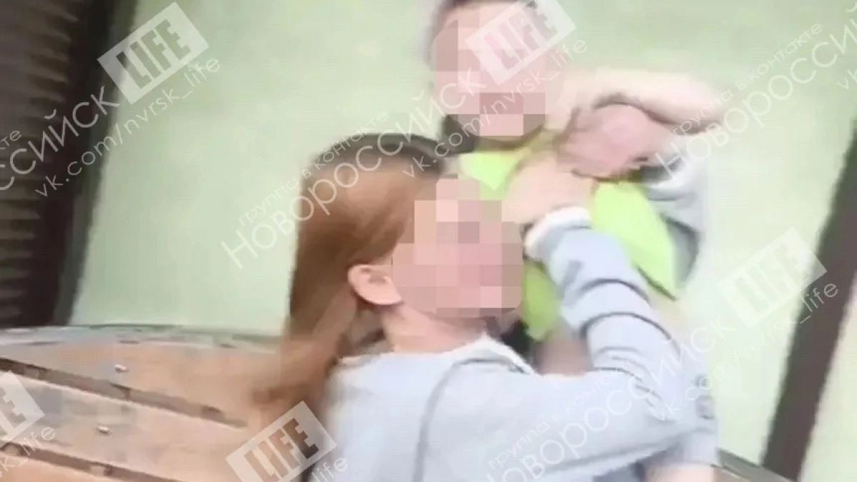 «Таскала за уши, била по лицу и голове»: новороссийцы сообщают о жестоком обращении матери с ребенком 