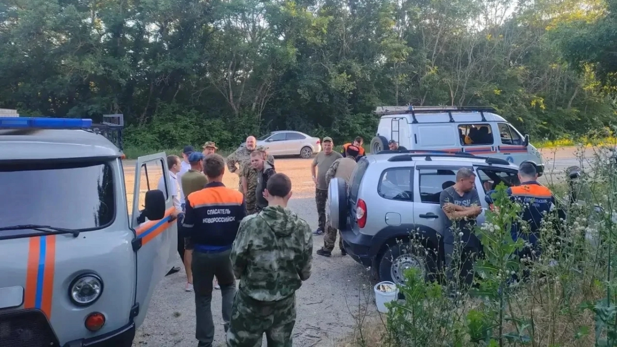Спасатели и казаки из Анапы и Новороссийска три часа искали в лесу заблудившуюся грибницу 