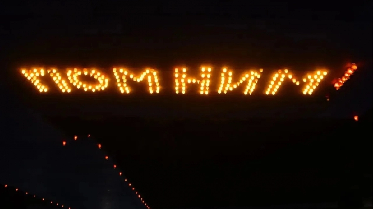 Огненные крылья журавля: Новороссийск зажёг тысячи свечей в День памяти и скорби