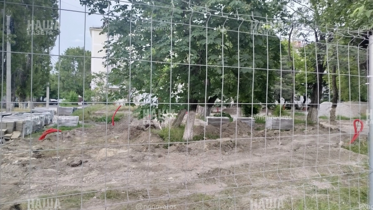 Старые конструкции демонтированы, все деревья на месте: НАША проверила, как идет благоустройства сквера медиков в Новороссийске