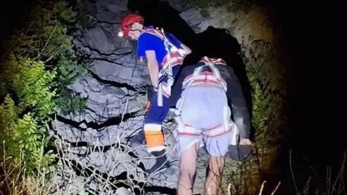 Спасатели три часа снмали туристов с горы Колдун под Новороссийском  