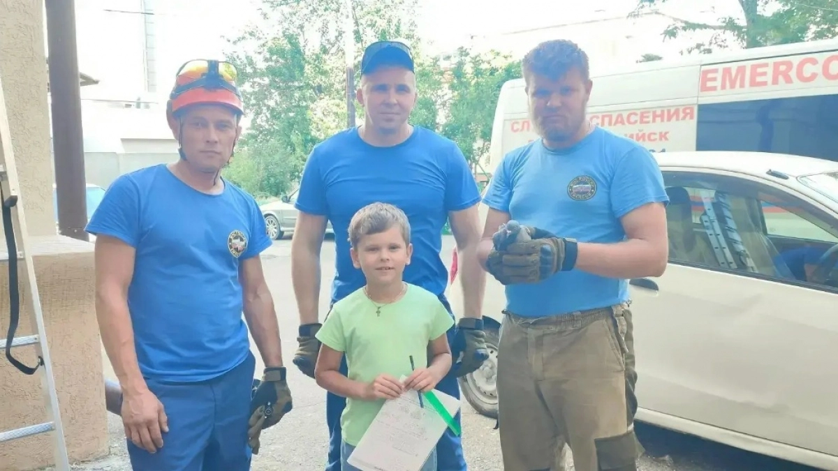 В детском саду Новороссийска голубь застрял в вентиляционной шахте: понадобилась помощь спасателей 